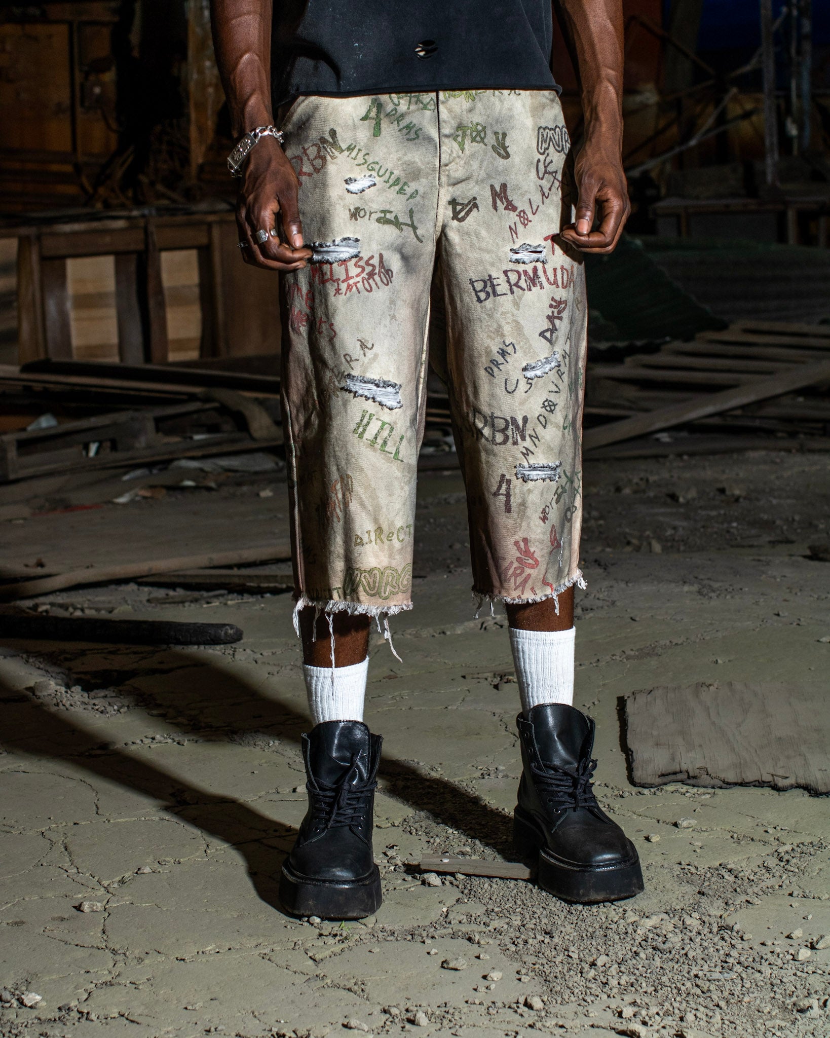 "GRAFITTI BERMUDA" SHORTS